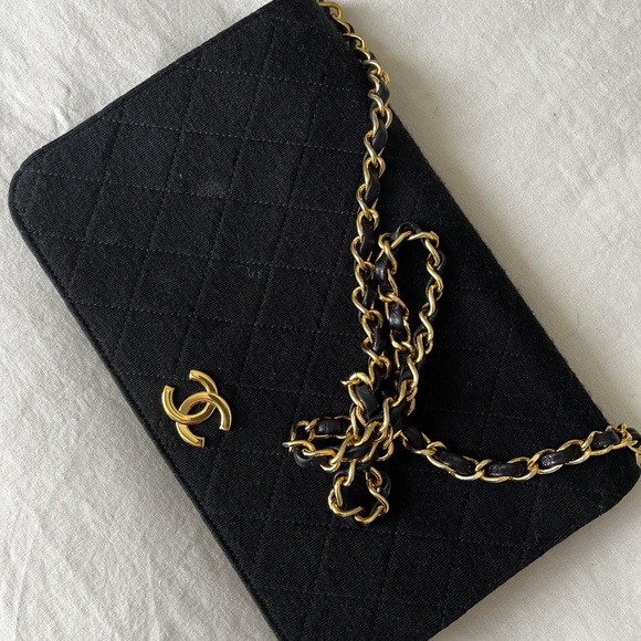 Chanel Vintage Flap - Picture 2 of 8